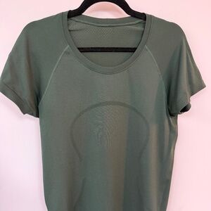 Lululemon Swiftly Short-Sleeve 2.0 Hip Length in Legacy Green Size 12